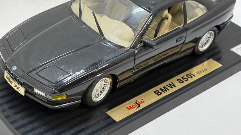 Maisto マイスト　BMW 850i (1990)
