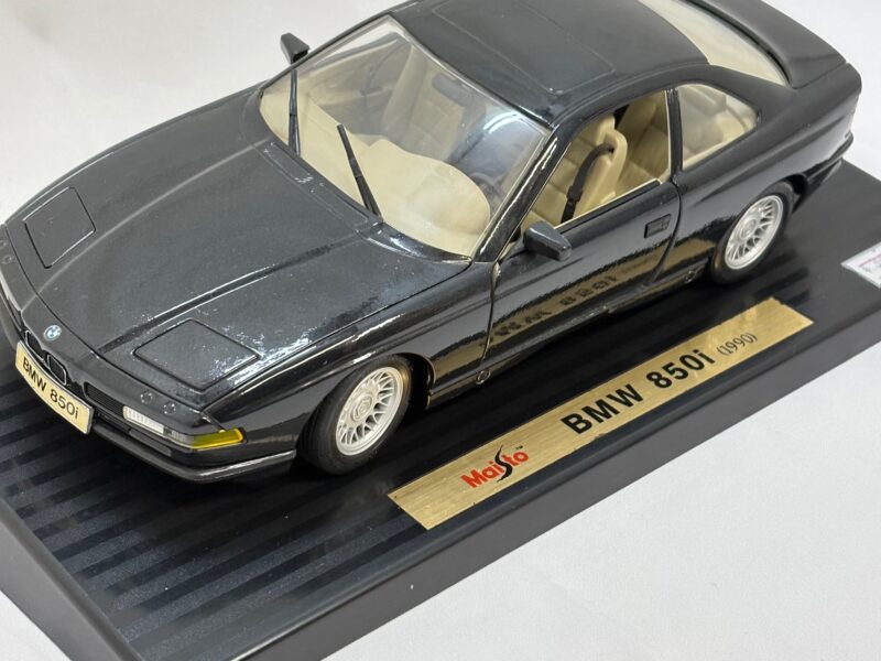 Maisto マイスト　BMW 850i (1990)