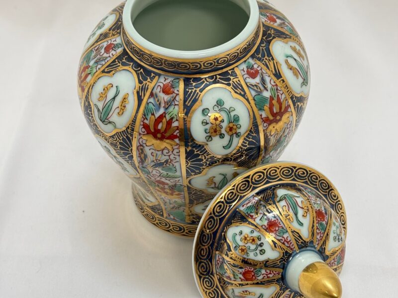 有田焼　古伊万里更紗　貴玉賓製　沈香壺